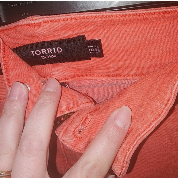 🍁🍂Torrid 18T Stiletto Zip Jegging - Tomato Red Wash - Picture 6 of 8
